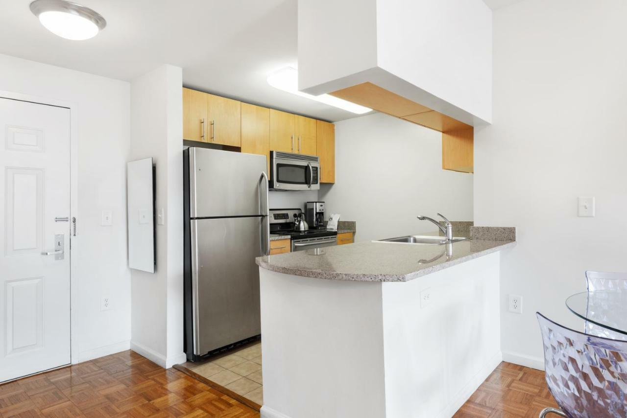 Appartamento Furnished Quarters At Grove Pointe Jersey City Esterno foto