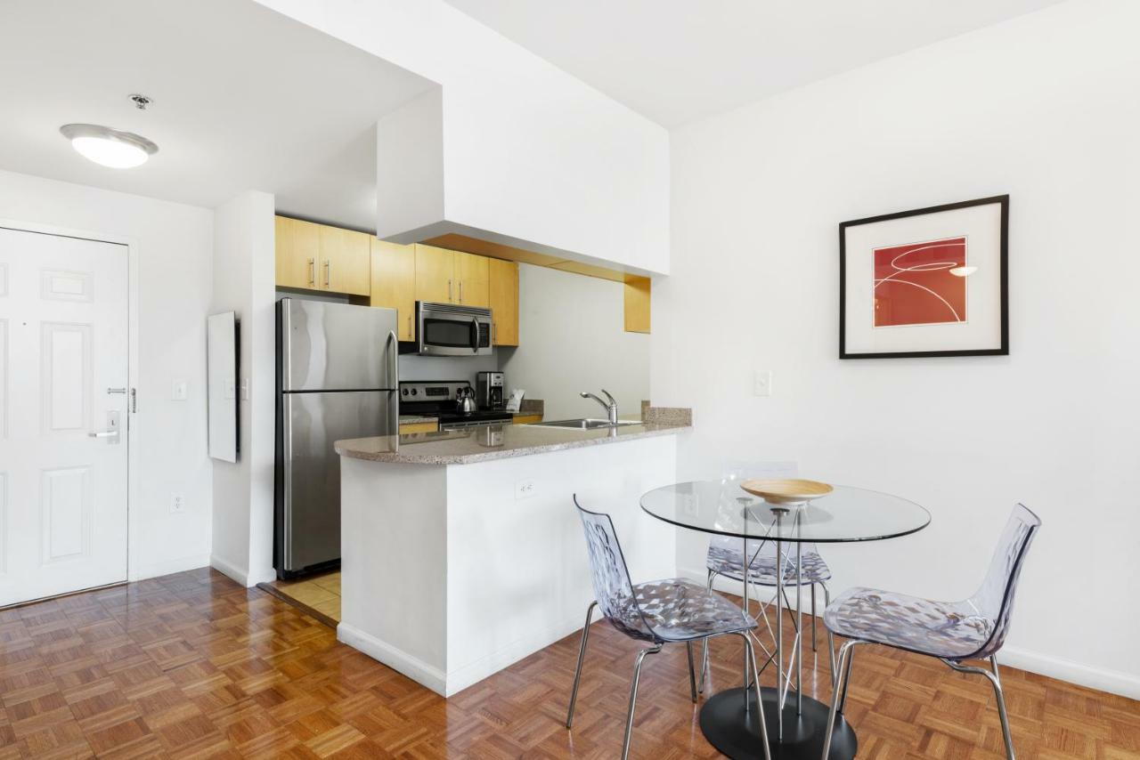 Appartamento Furnished Quarters At Grove Pointe Jersey City Esterno foto